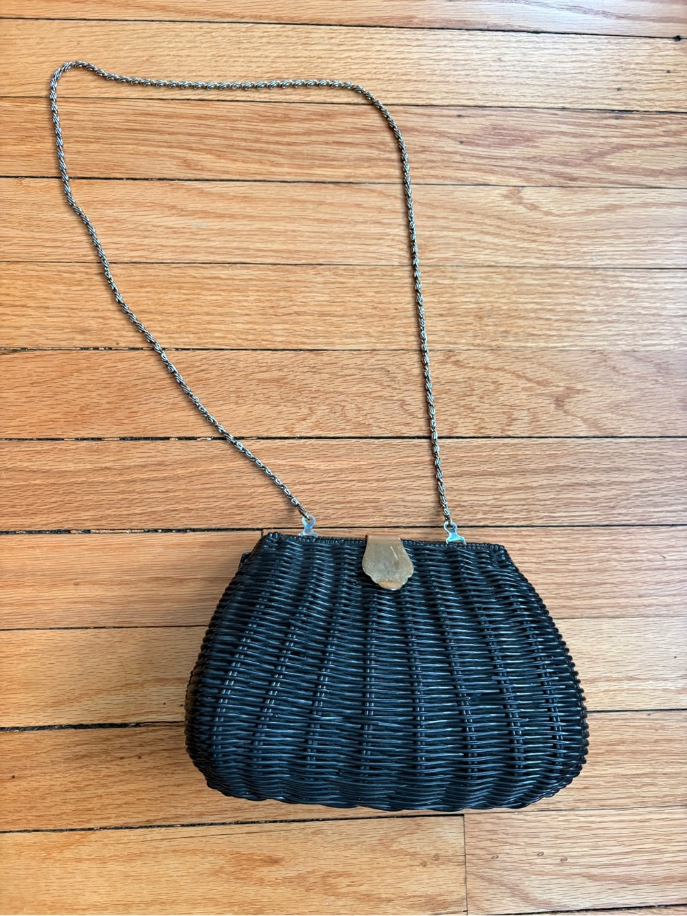Vintage Woven Black Crossbody Clamshell Bag with Chain Strap
